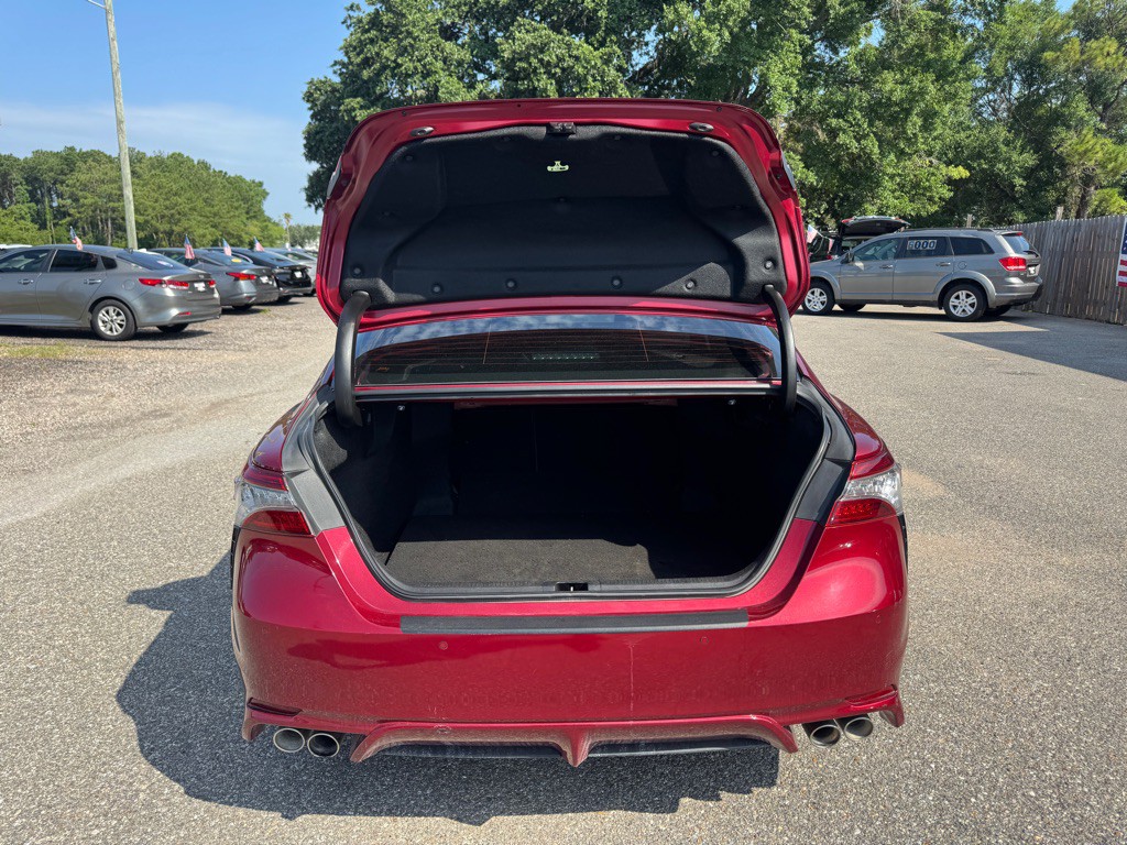 2018 Toyota Camry Image 16