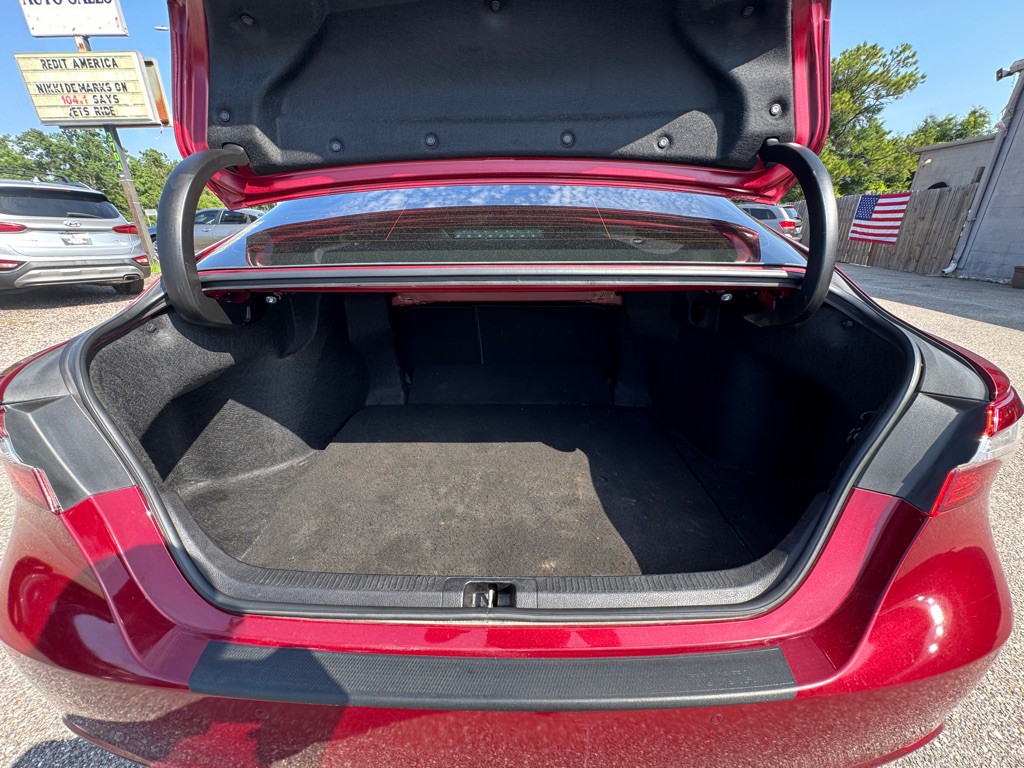 2018 Toyota Camry Image 17