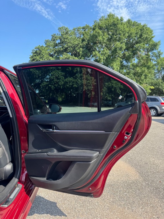 2018 Toyota Camry Image 18