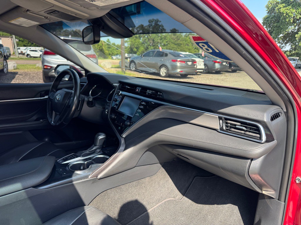 2018 Toyota Camry Image 21