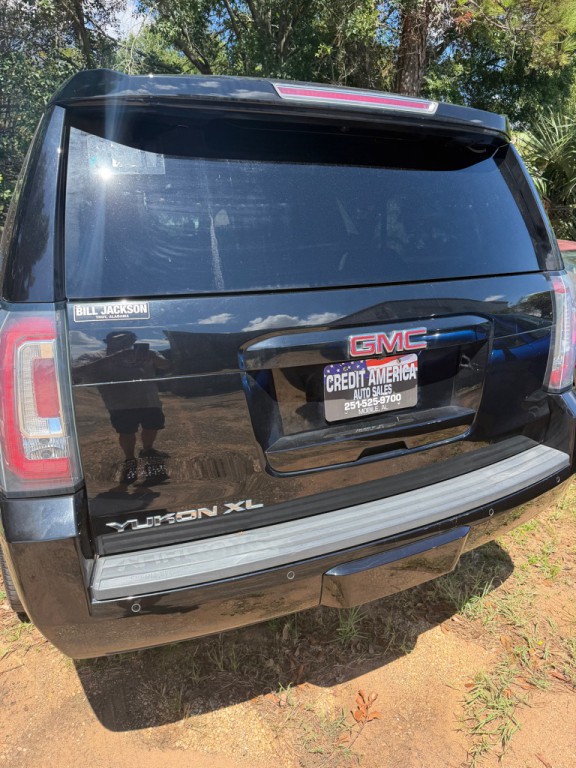 2018 GMC Yukon Image 2
