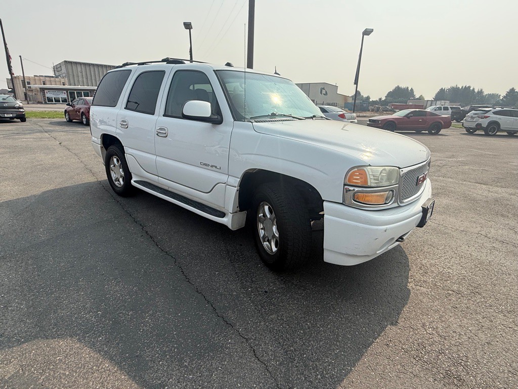 2004 GMC Yukon Image 2
