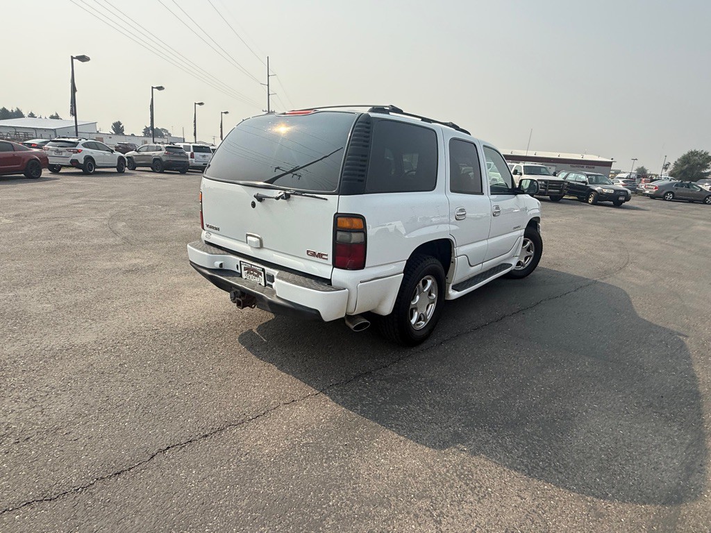 2004 GMC Yukon Image 3