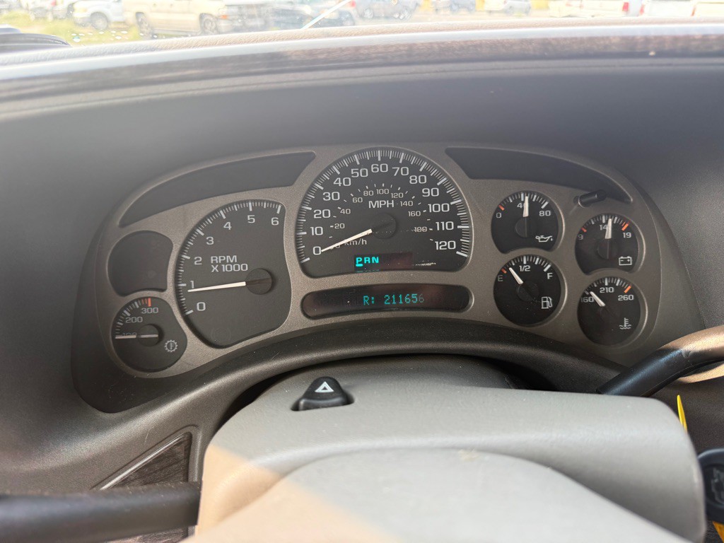 2004 GMC Yukon Image 12