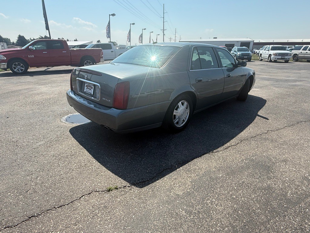 2005 Cadillac DeVille Image 3