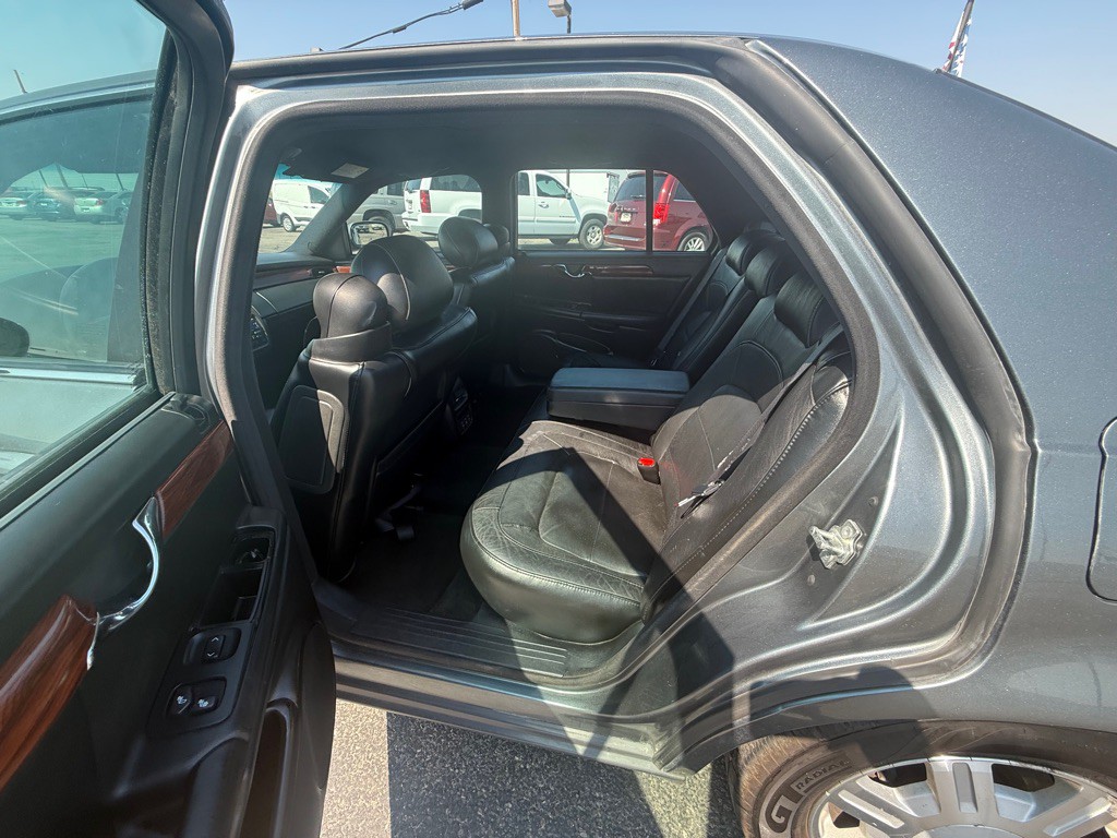 2005 Cadillac DeVille Image 7