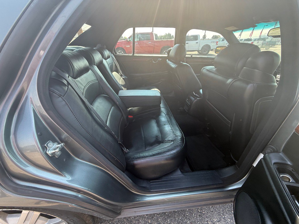 2005 Cadillac DeVille Image 8