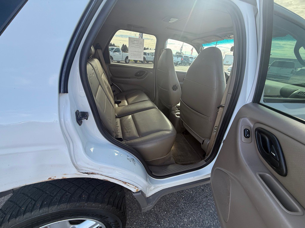 2001 Ford Escape Image 10