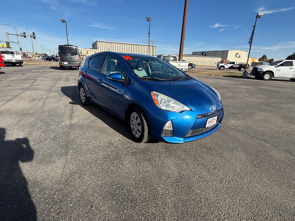 2014 Toyota Prius Image 2