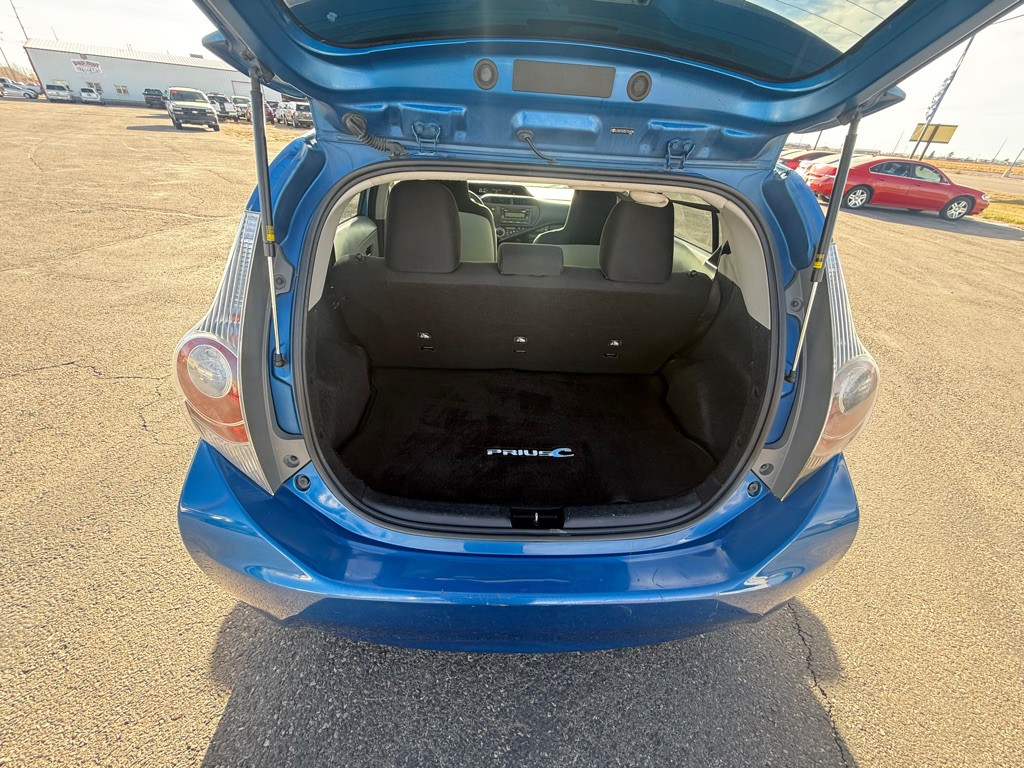 2014 Toyota Prius Image 11