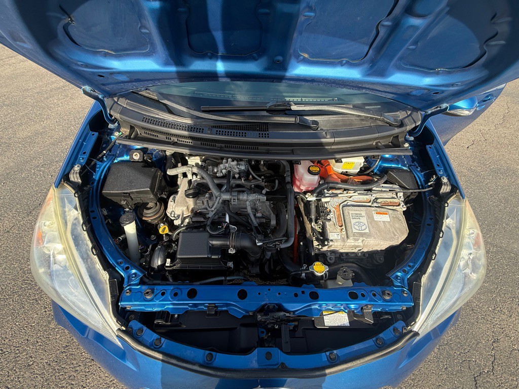 2014 Toyota Prius Image 12