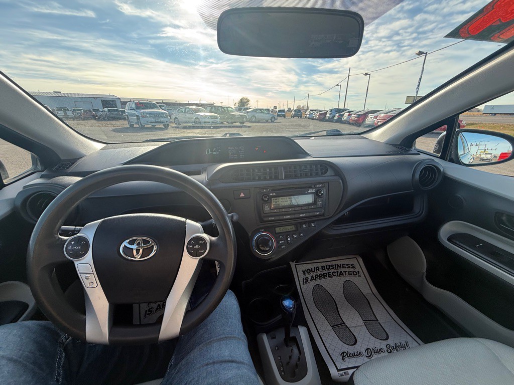 2014 Toyota Prius Image 13
