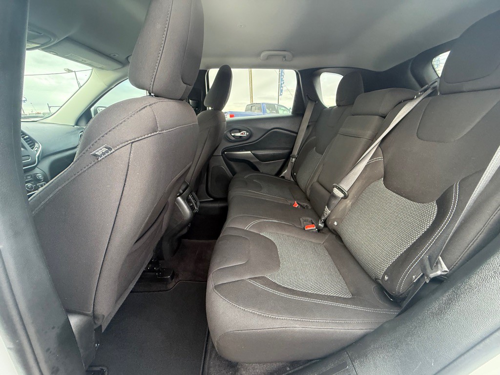 2019 Jeep Cherokee Image 9