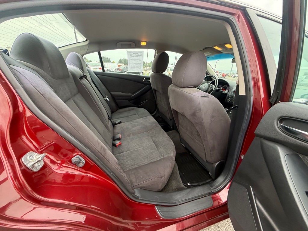 2011 Nissan Altima Image 10