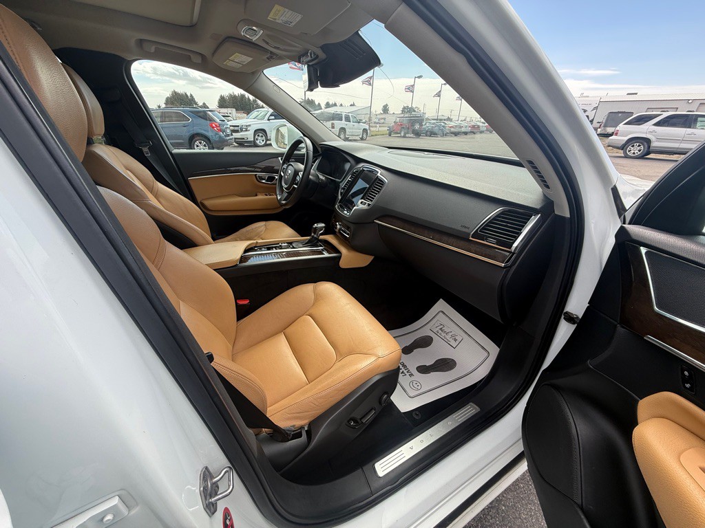 2016 Volvo XC90 Image 8