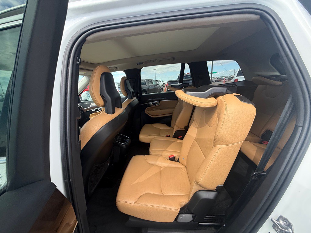 2016 Volvo XC90 Image 9