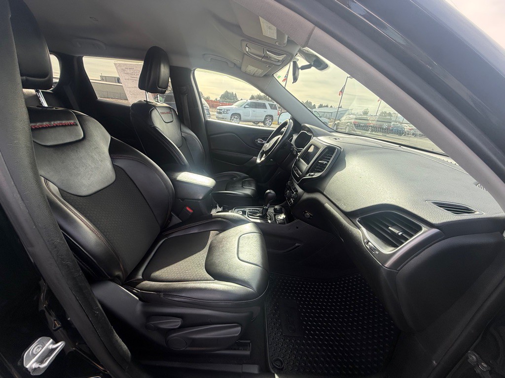 2019 Jeep Cherokee Image 9