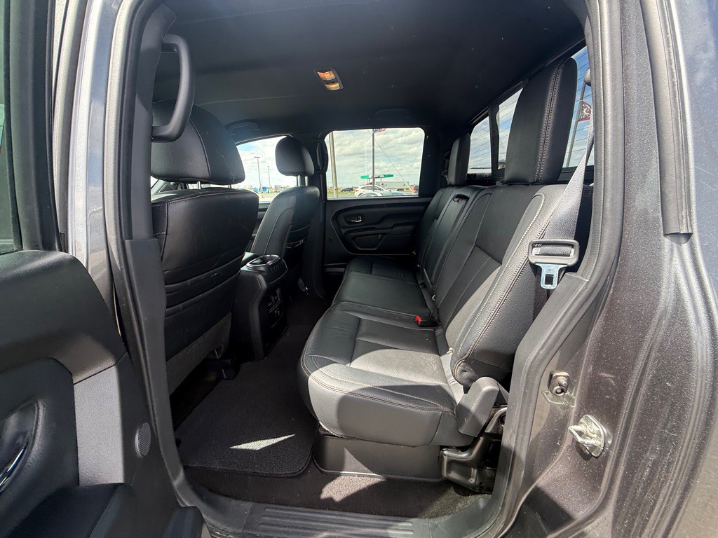2018 Nissan Titan Image 9