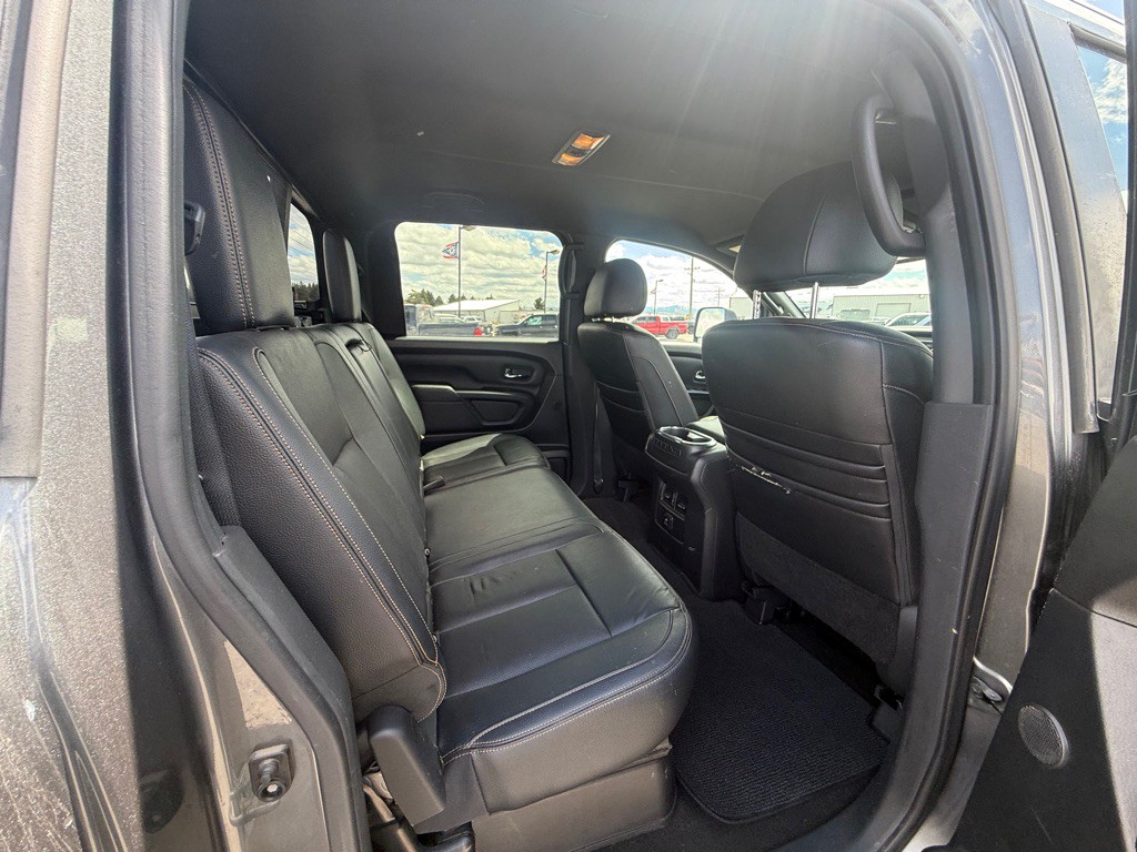 2018 Nissan Titan Image 10