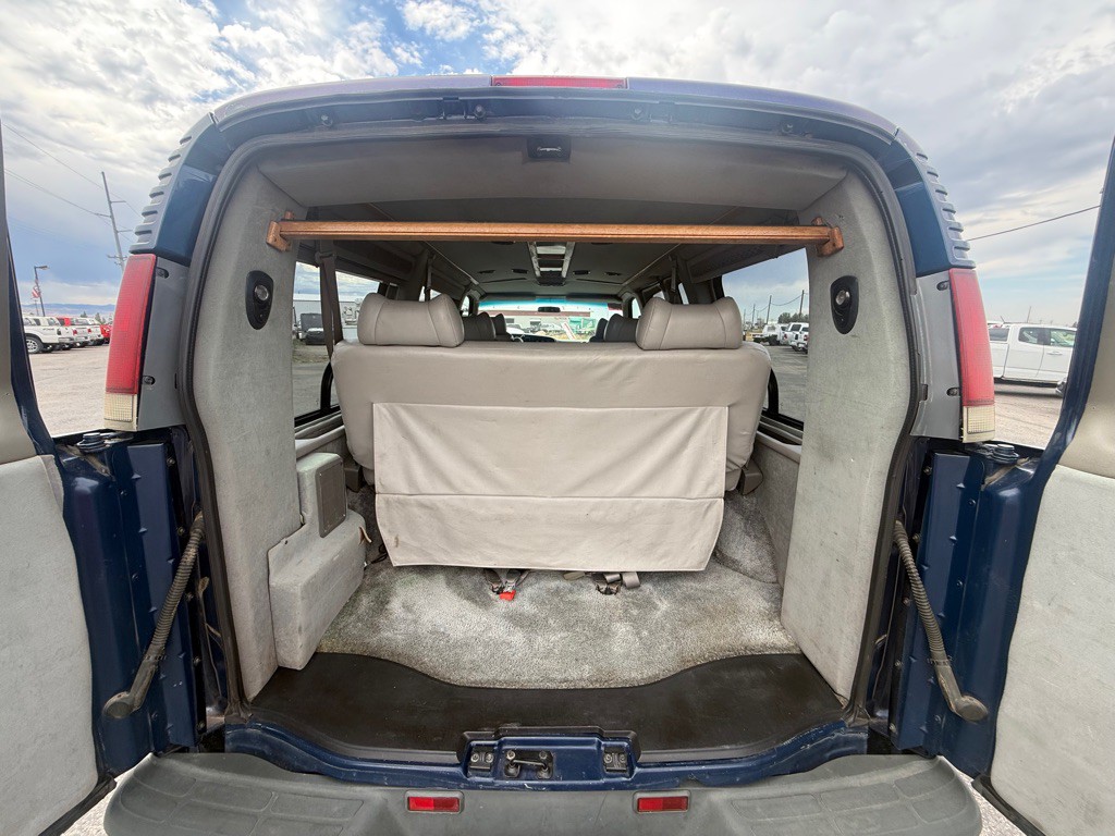 2000 GMC Savana Image 8