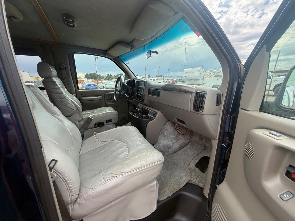 2000 GMC Savana Image 9