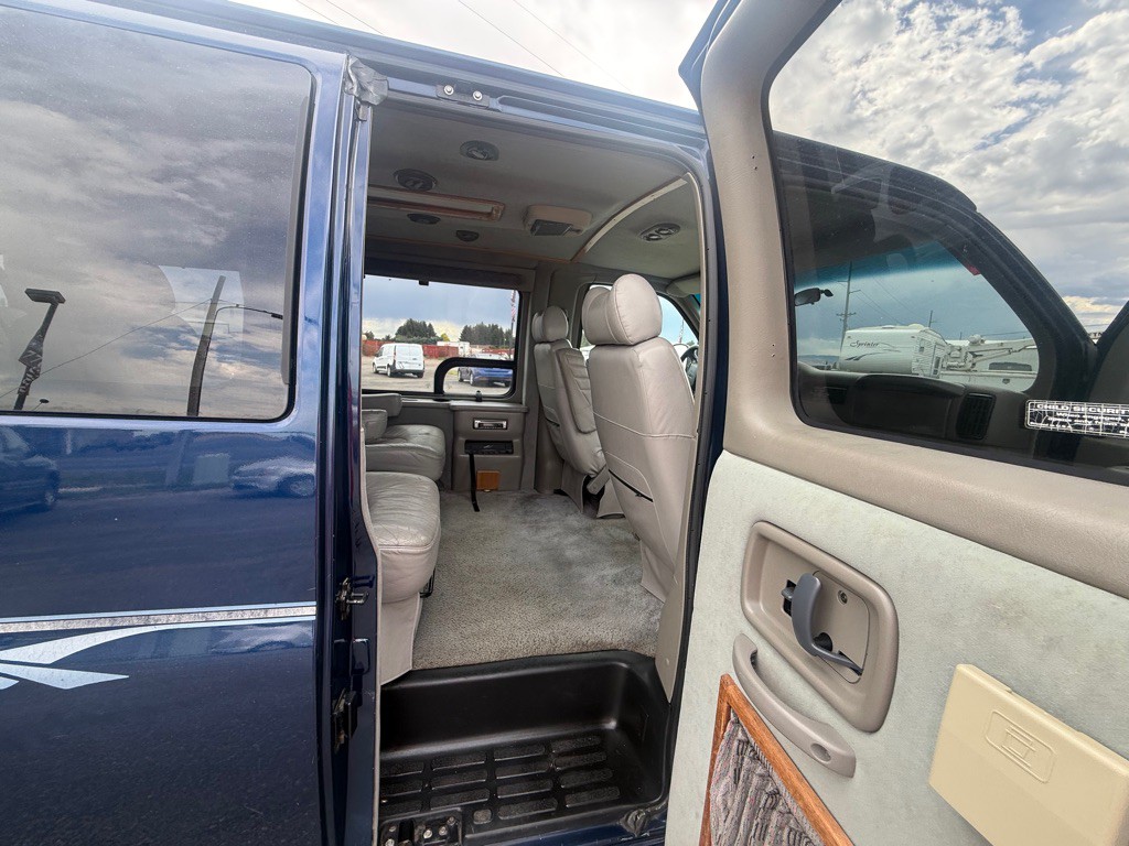 2000 GMC Savana Image 10