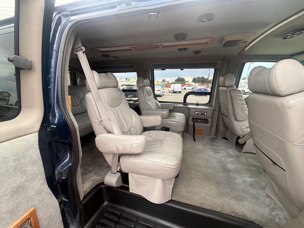 2000 GMC Savana Image 12