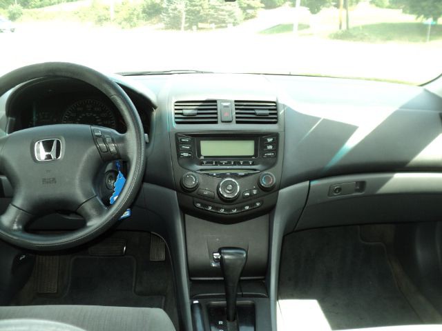 2004 Honda Accord Image 11