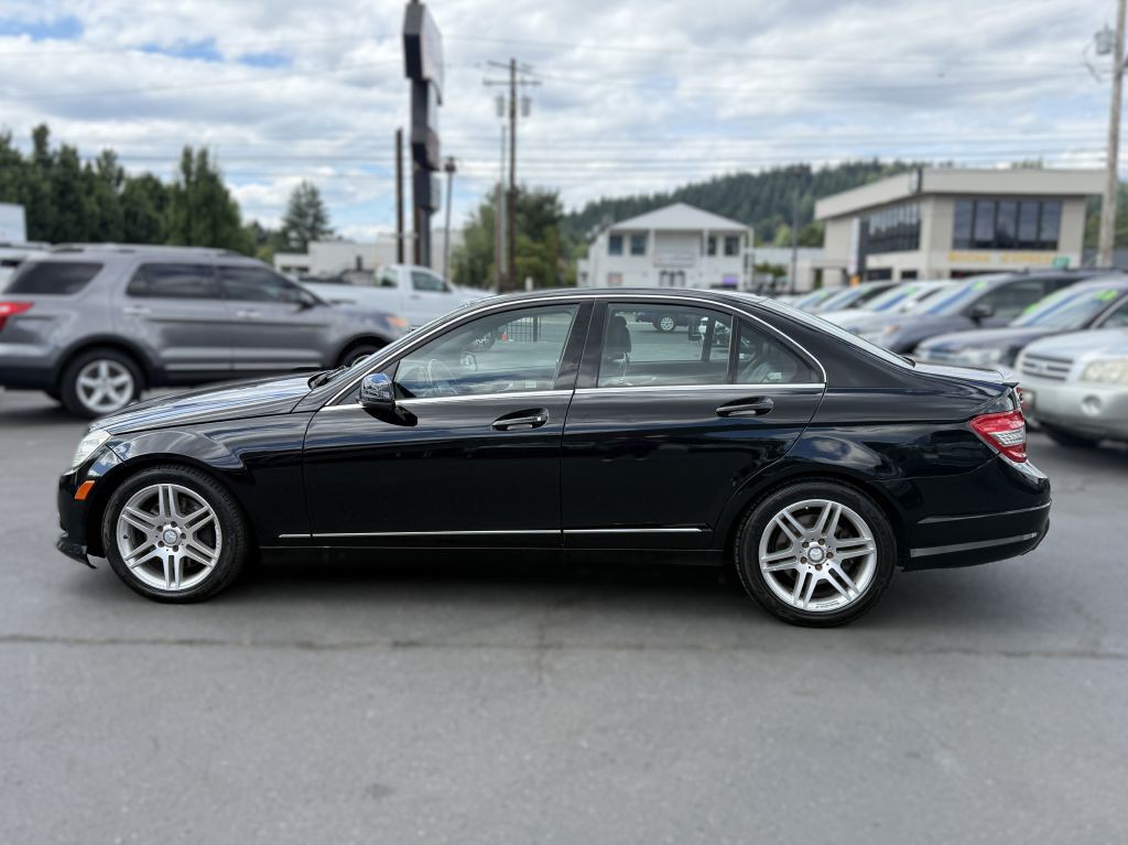 2010 Mercedes-Benz C-Class Image 3