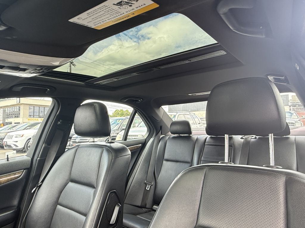 2010 Mercedes-Benz C-Class Image 12