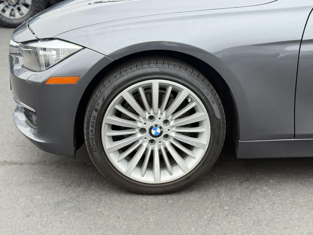 2013 BMW 3 Series Image 3