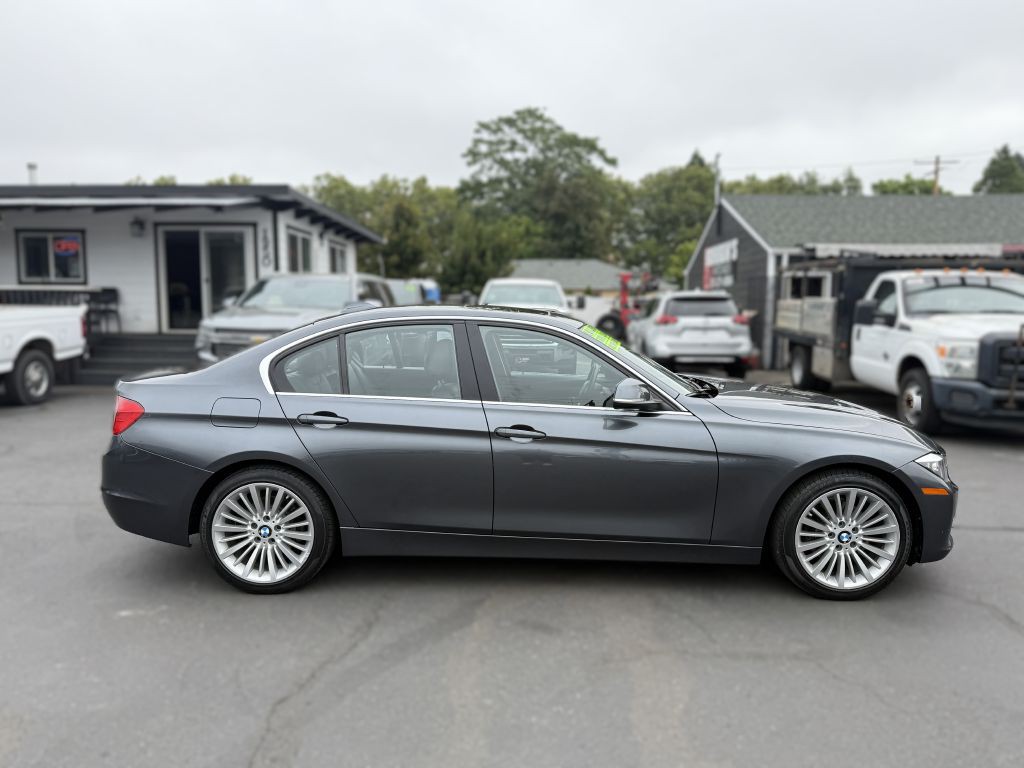 2013 BMW 3 Series Image 8