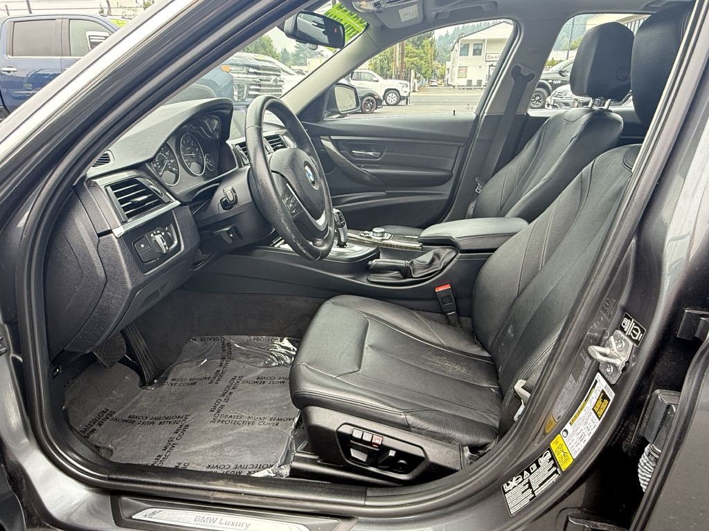 2013 BMW 3 Series Image 11