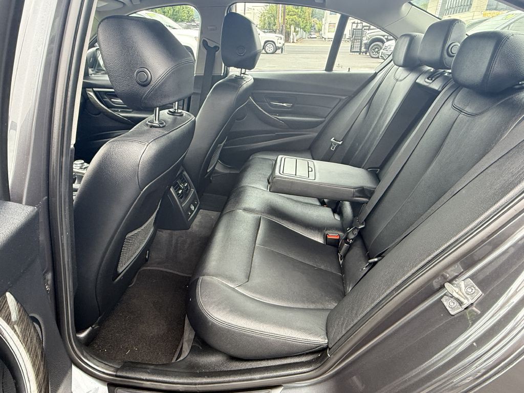 2013 BMW 3 Series Image 12