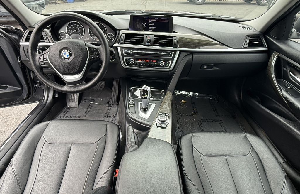 2013 BMW 3 Series Image 13