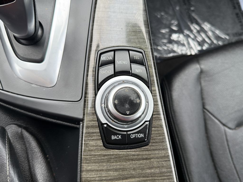 2013 BMW 3 Series Image 15