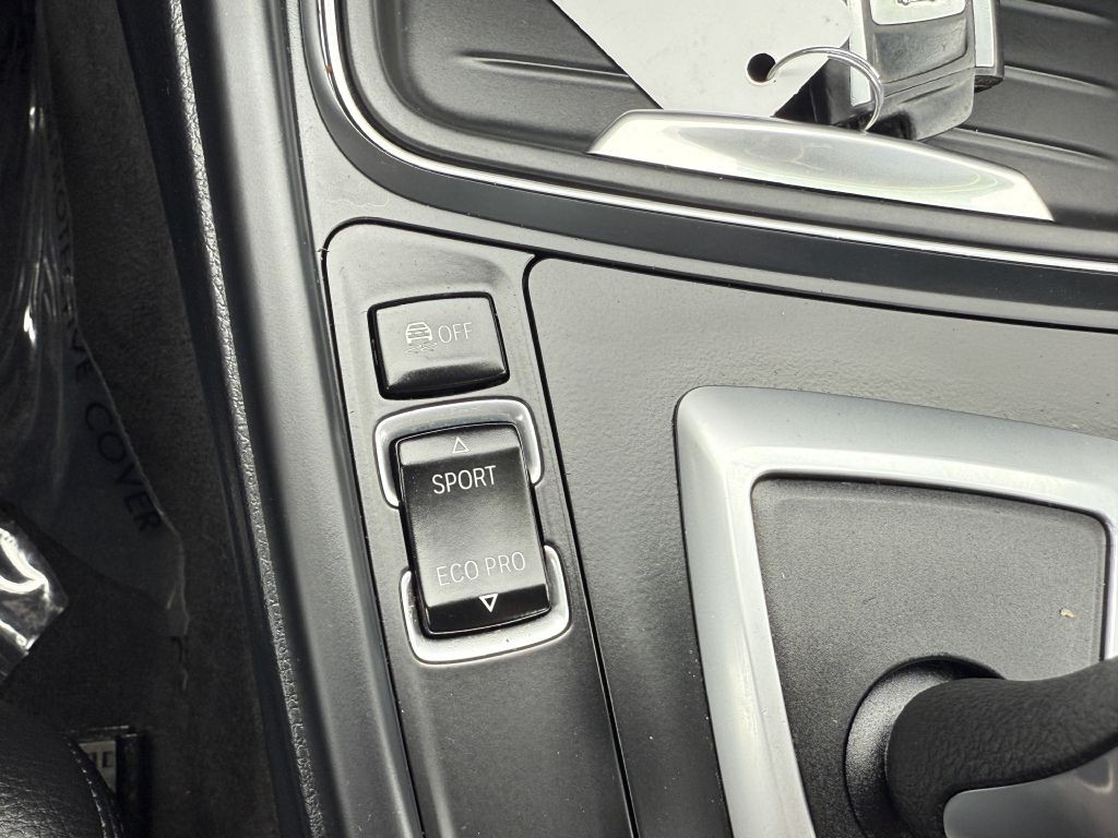 2013 BMW 3 Series Image 16