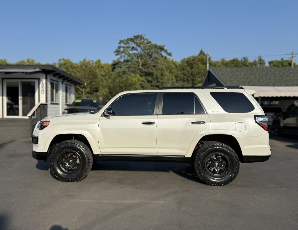2021 Toyota 4Runner Image 3