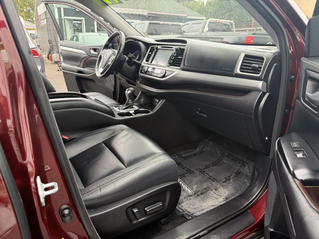 2017 Toyota Highlander Image 12