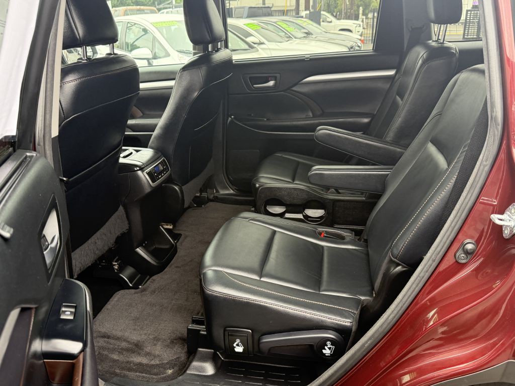 2017 Toyota Highlander Image 13