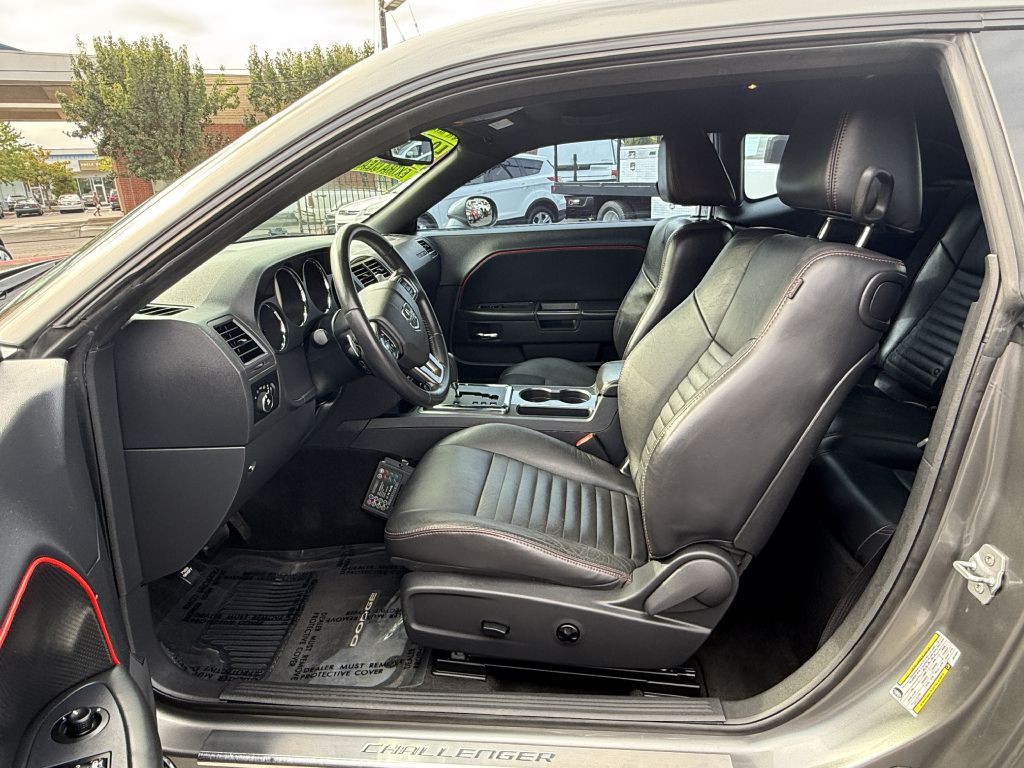 2012 Dodge Challenger Image 10