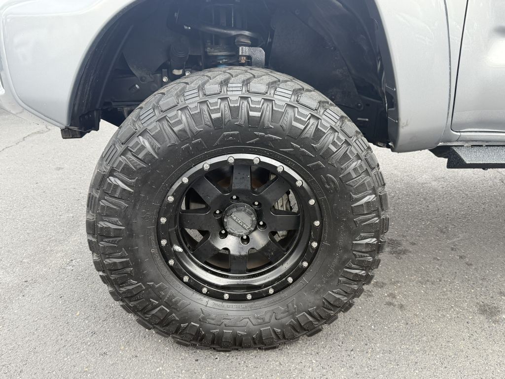2015 Toyota Tacoma Image 9