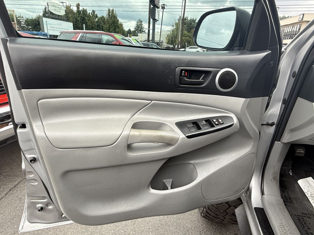 2015 Toyota Tacoma Image 10