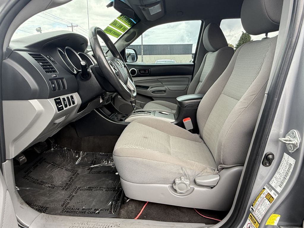 2015 Toyota Tacoma Image 11
