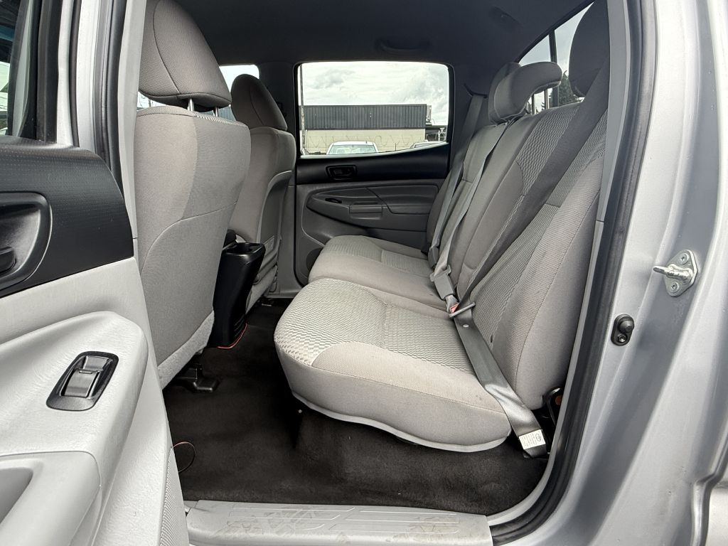 2015 Toyota Tacoma Image 12