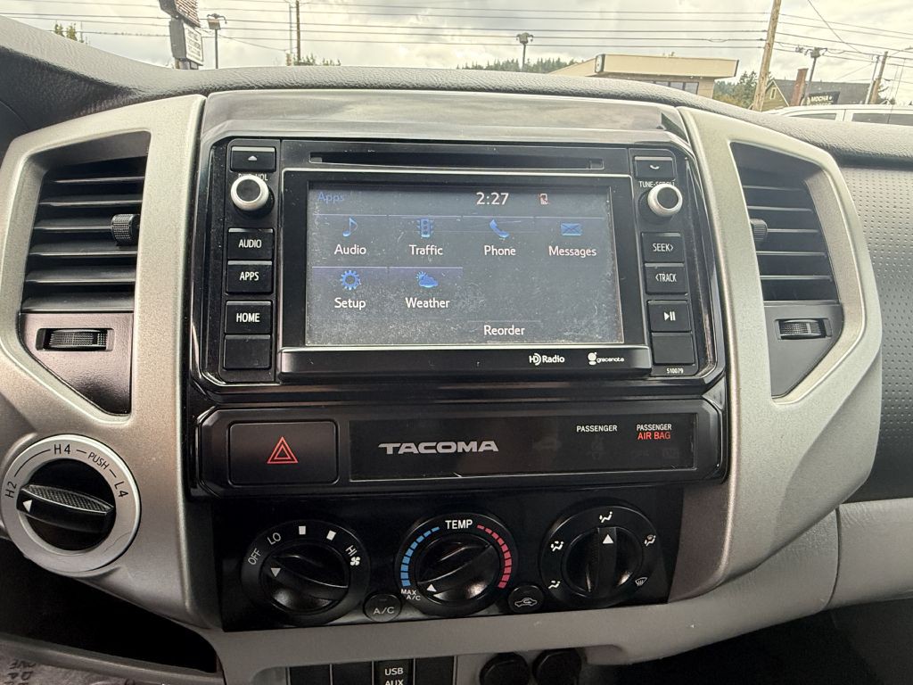 2015 Toyota Tacoma Image 14