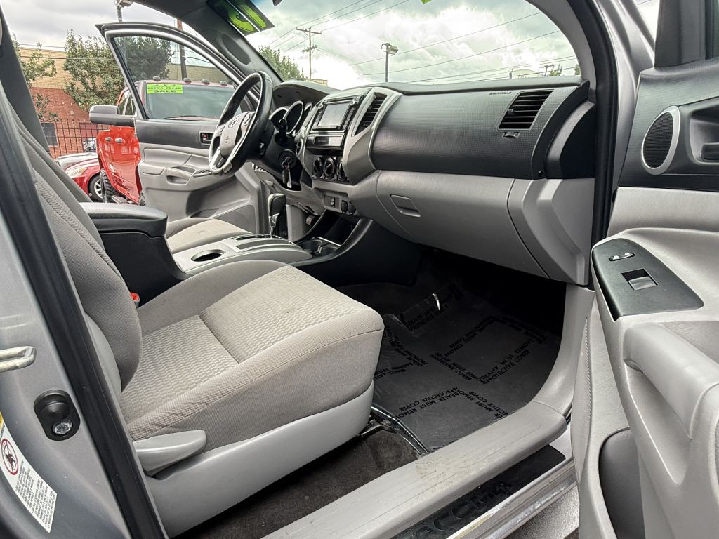 2015 Toyota Tacoma Image 15