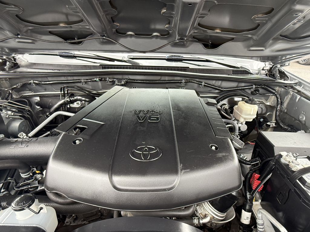 2015 Toyota Tacoma Image 16