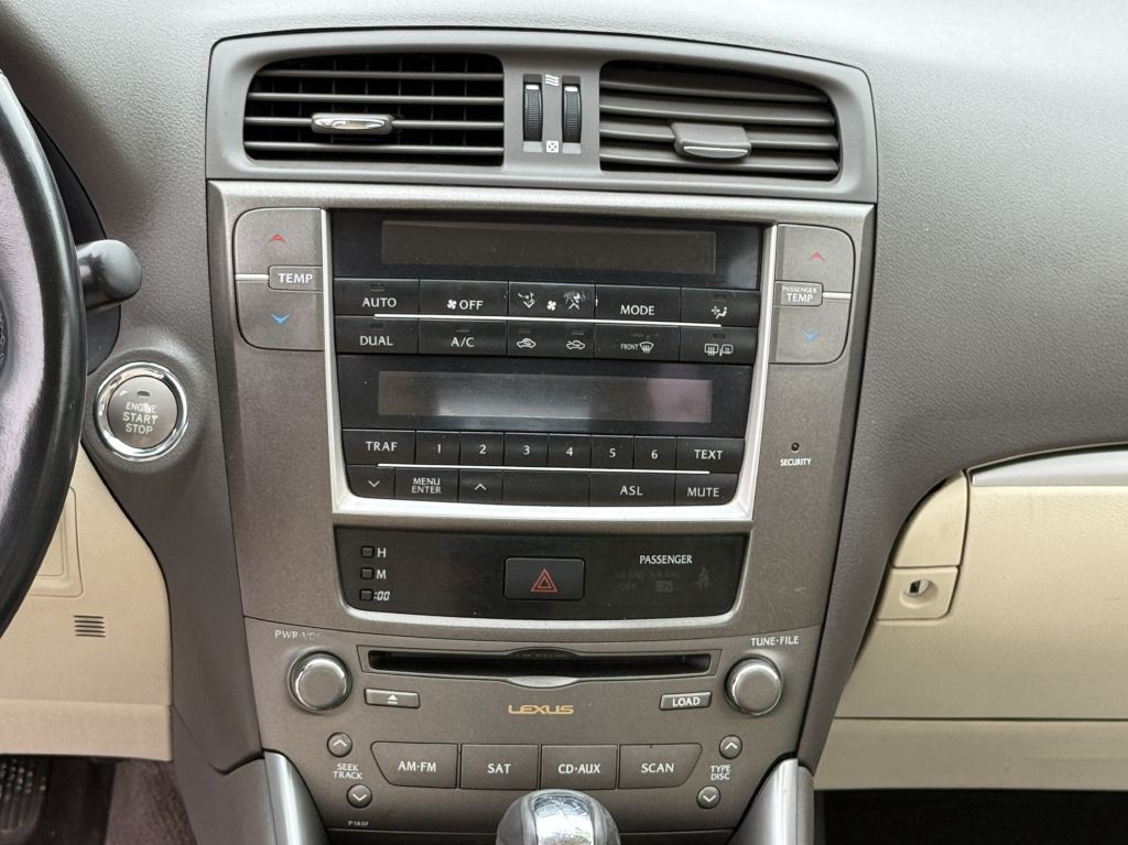 2013 Lexus IS Image 11