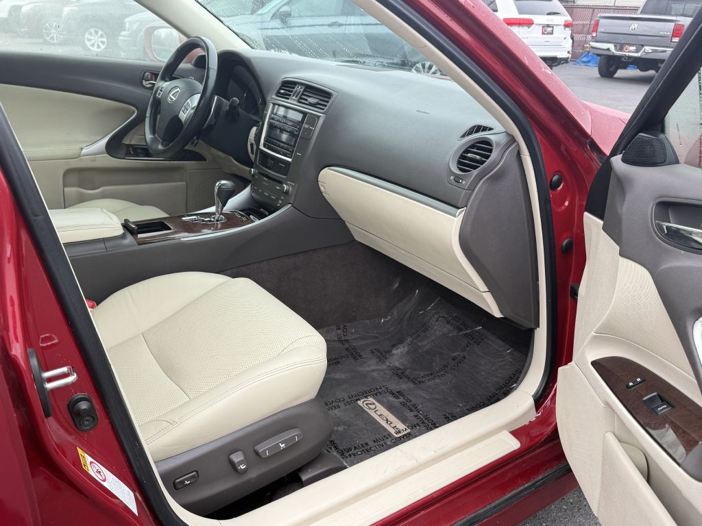 2013 Lexus IS Image 13
